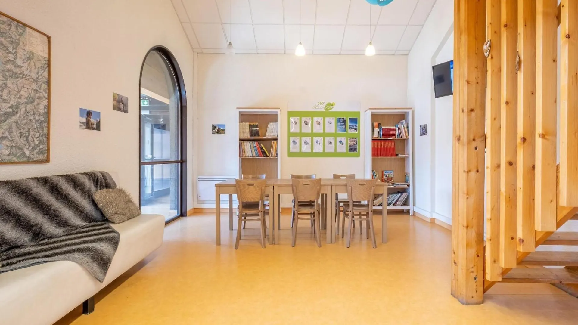 2 Room Apartment For 5 People Balcony Lanslevillard